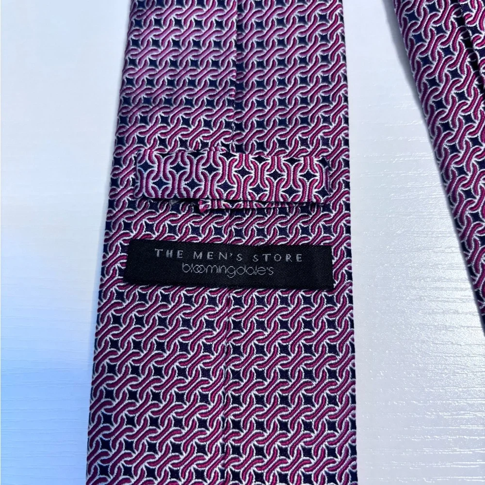 Bloomingdale’s The Men’s Store Red & Blue Silk Tie